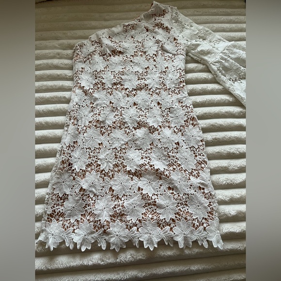 NWOT Bell Sleeve Floral Lace Body Con One-Shoulder Dress! - Picture 7 of 10